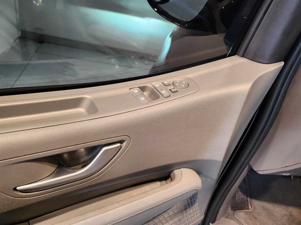 HYUNDAI Staria - Vista 11