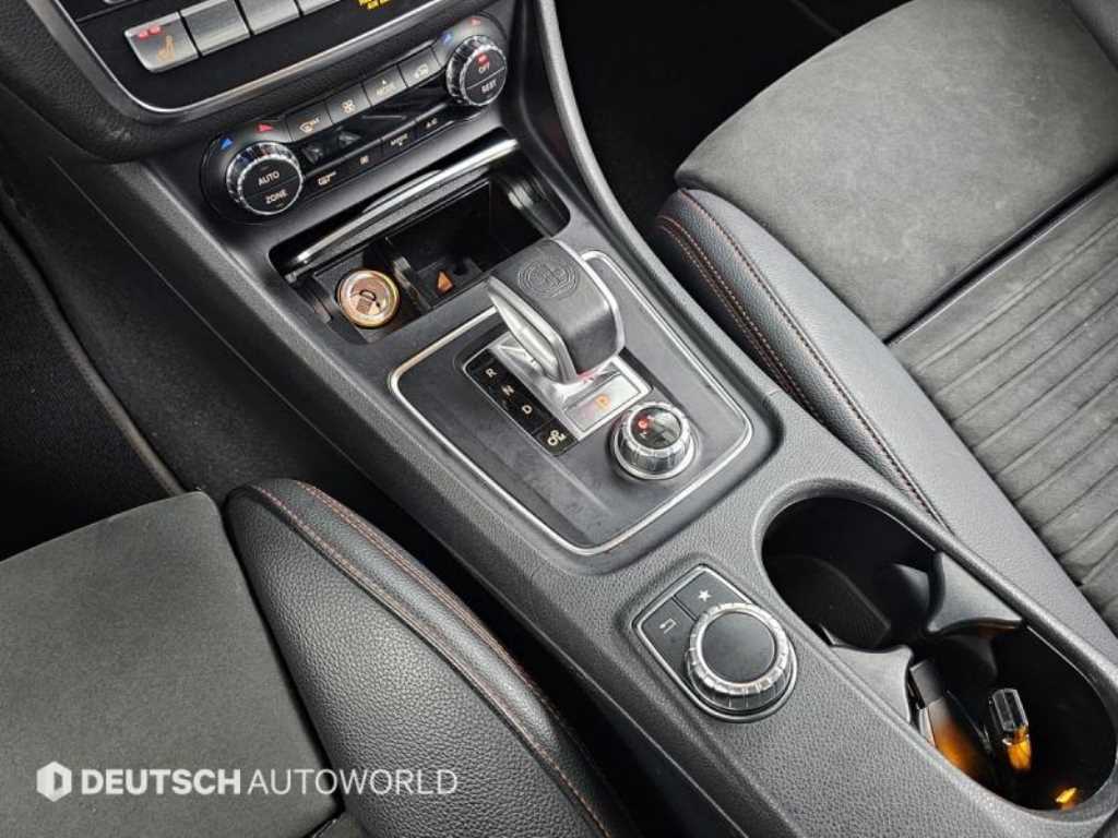 Mercedes Benz GLA Class - Vista 9