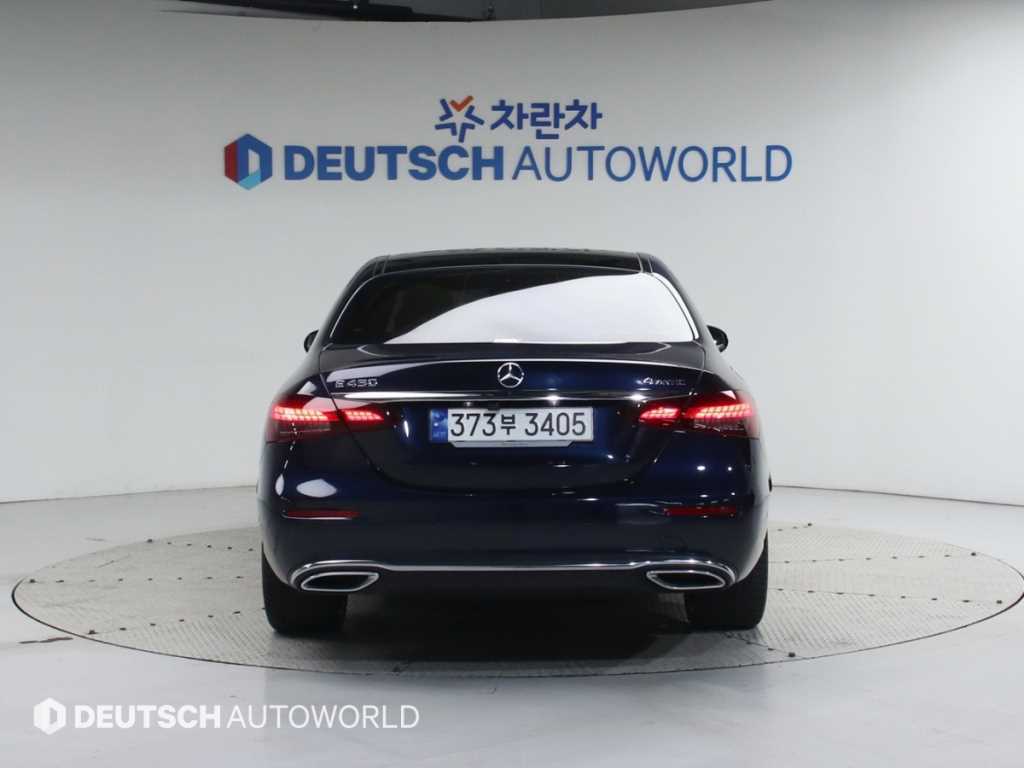 Mercedes Benz E class - Vista 4