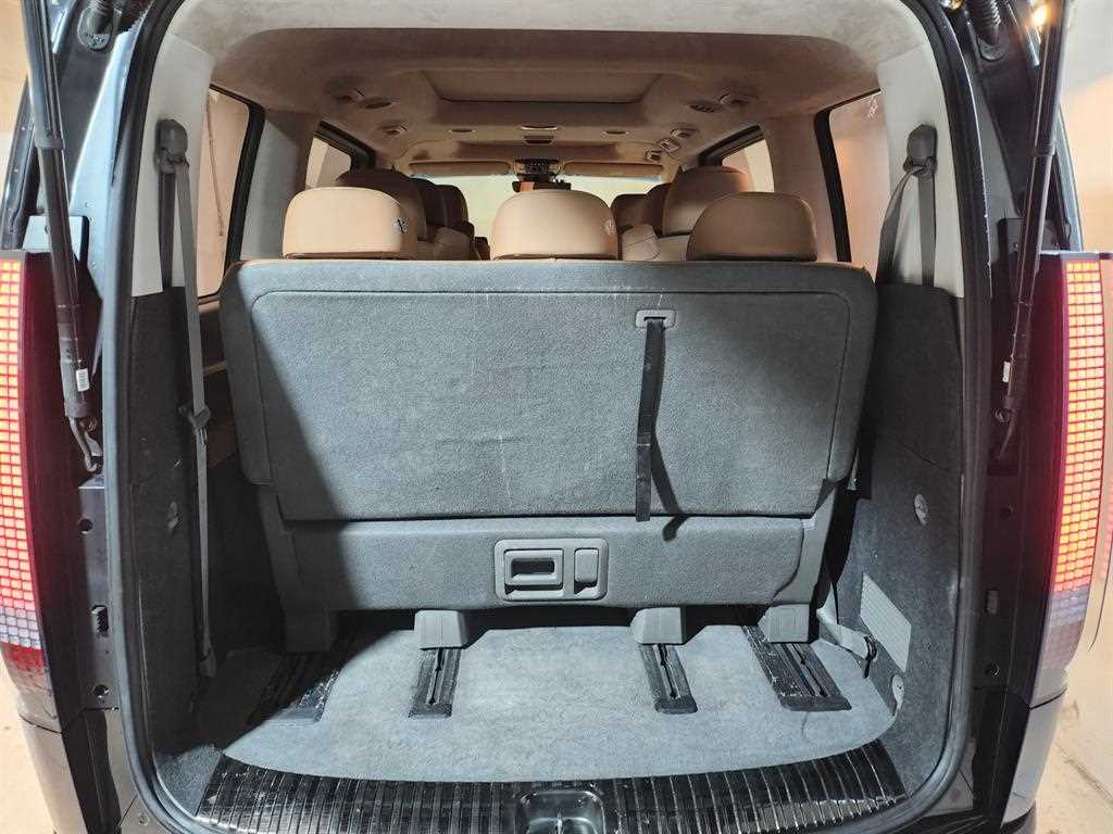 HYUNDAI Staria - Vista 5