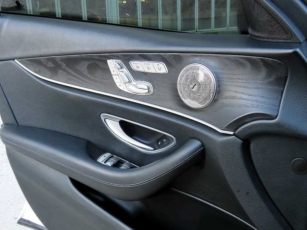 Mercedes Benz E class - Vista 11