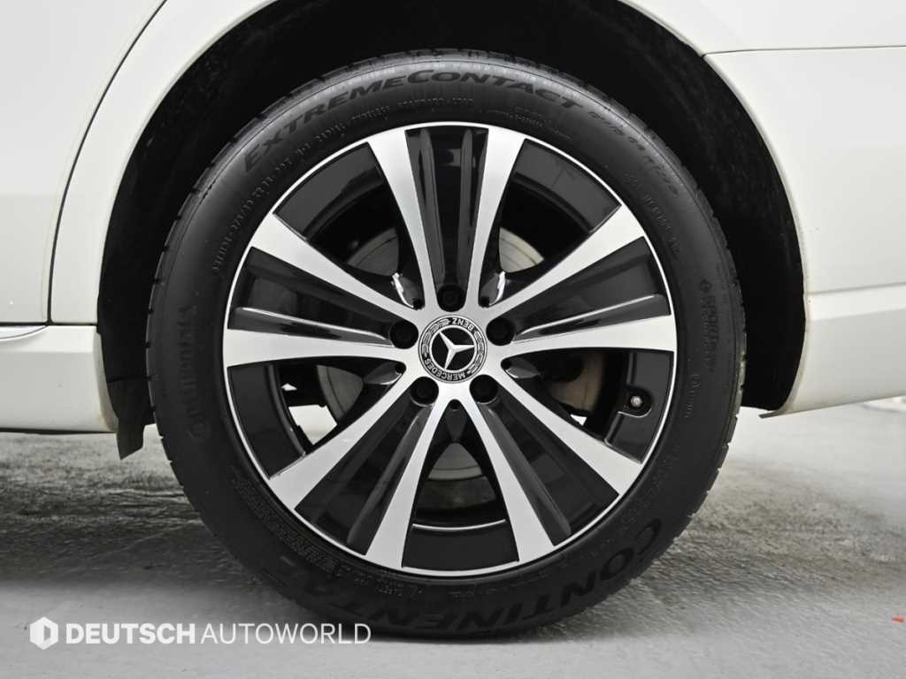 Mercedes Benz E class - Vista 5