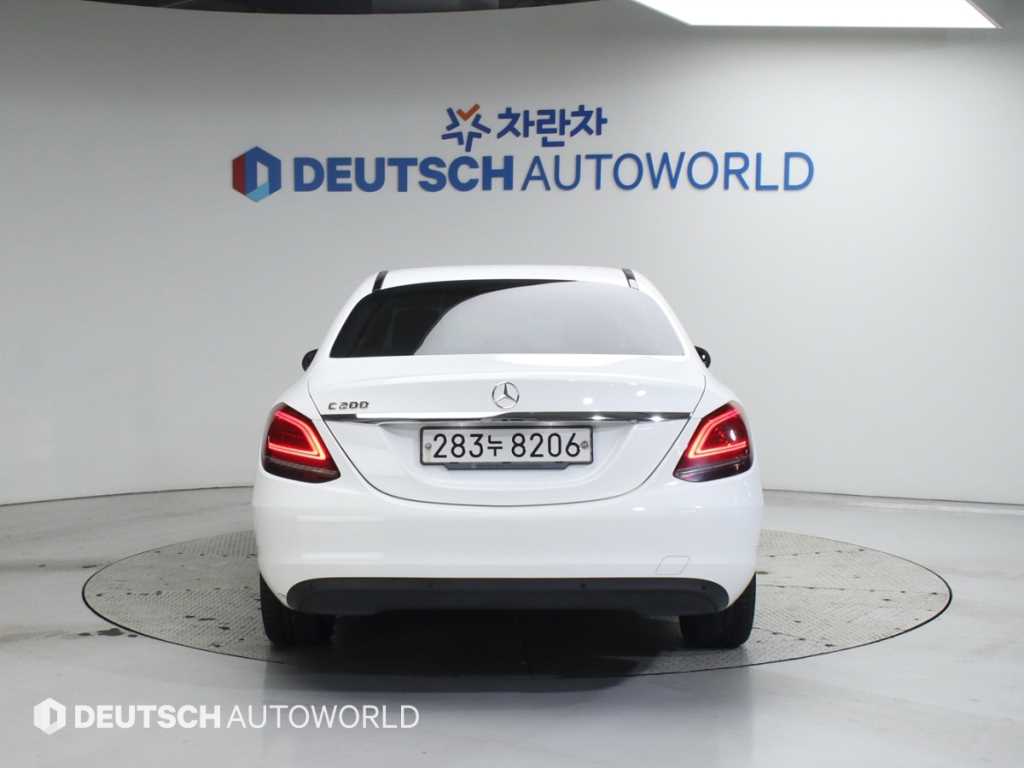 Mercedes Benz C Class - Vista 4