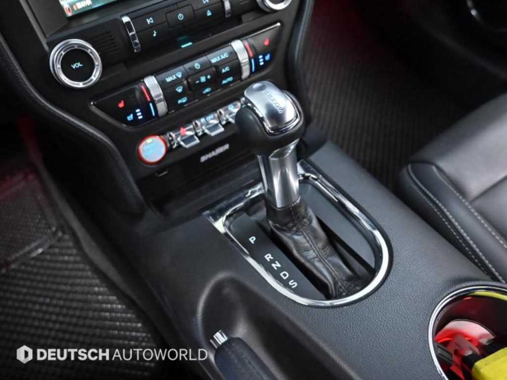 Ford Mustang - Vista 10