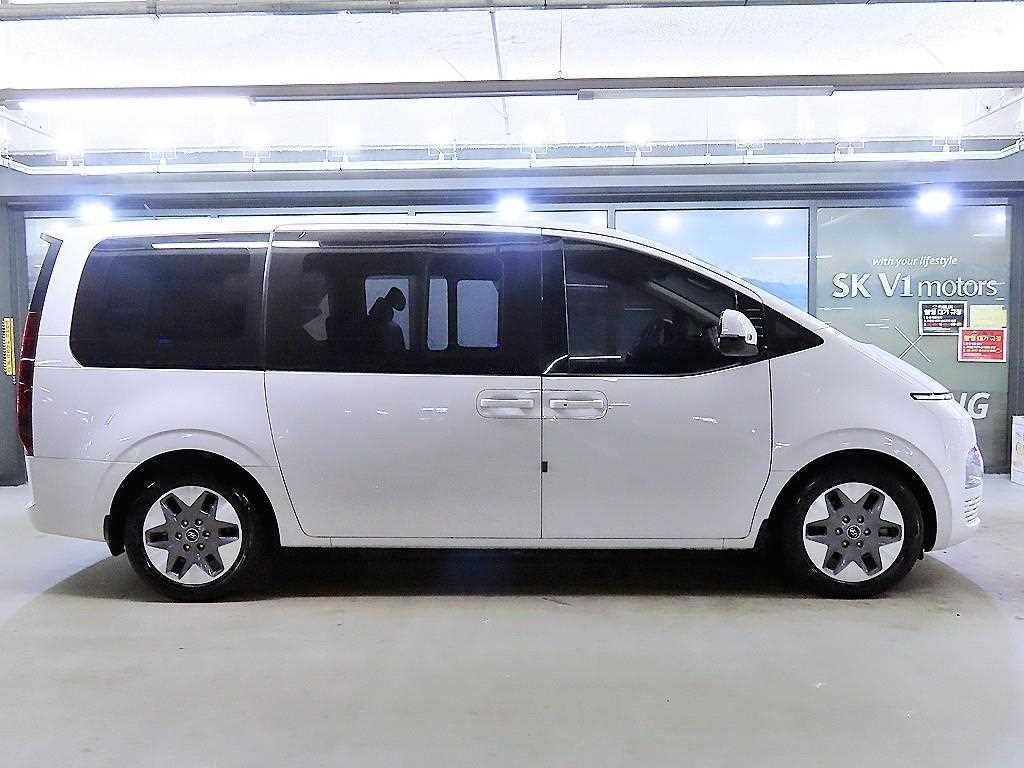 HYUNDAI Staria - Vista 3