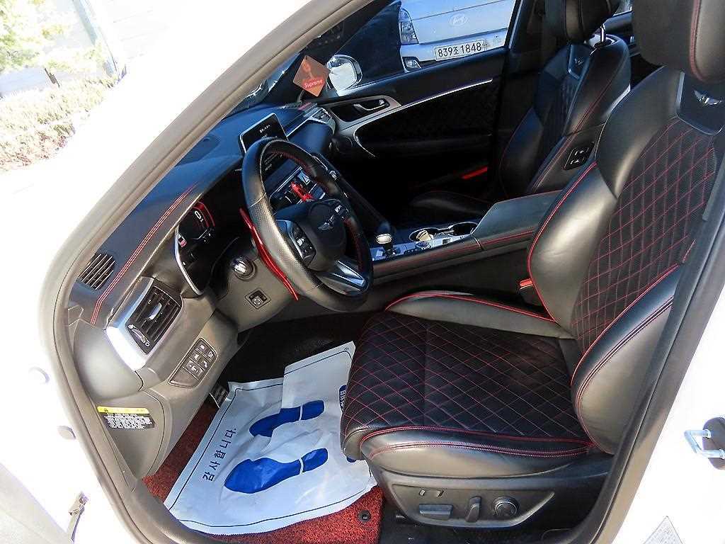 Genesis G70 - Vista 5