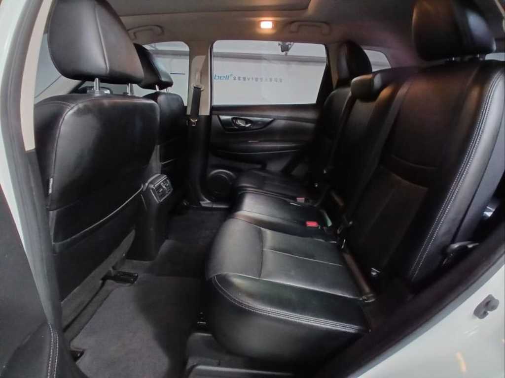 Nissan Extrail - Vista 8