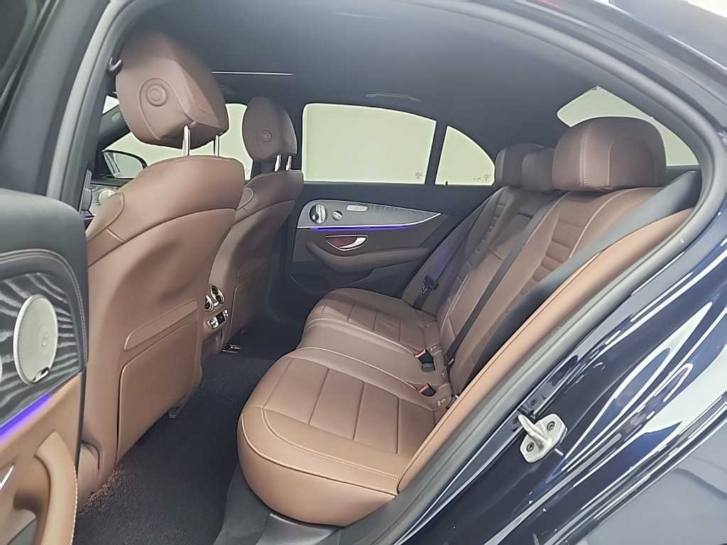 Mercedes Benz E class - Vista 12