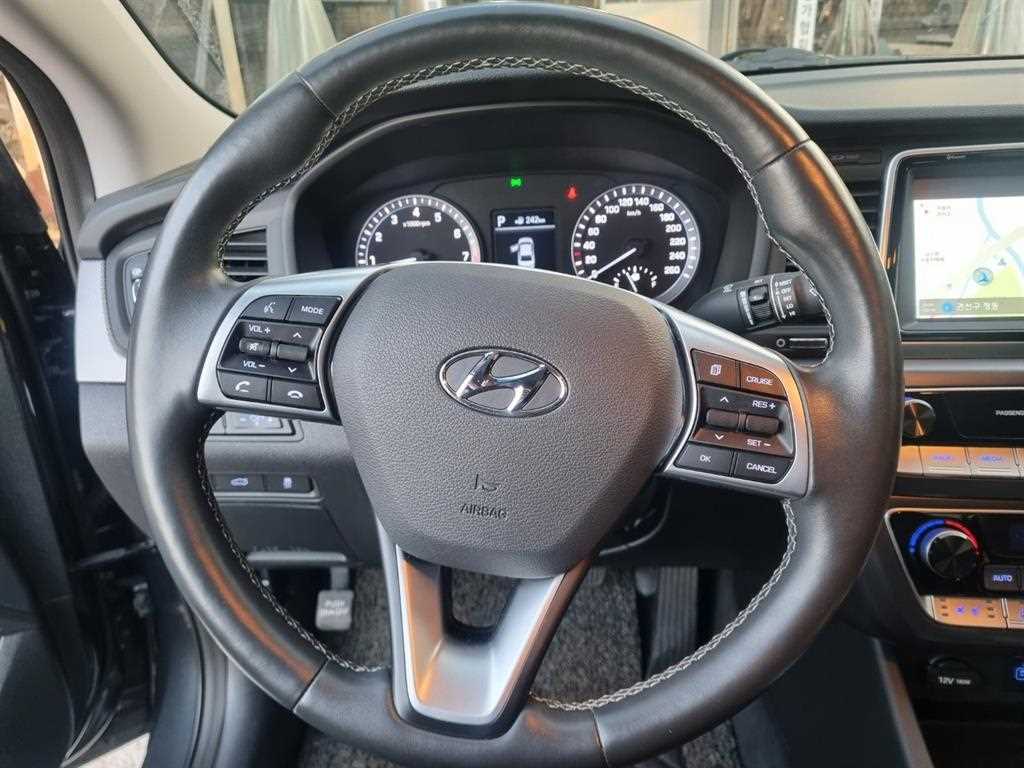HYUNDAI Sonata - Vista 6