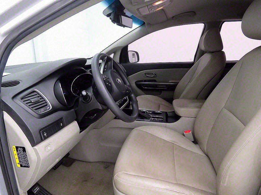 KIA Carnival - Vista 6