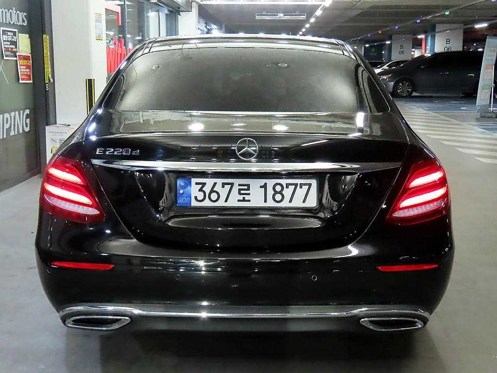 Mercedes Benz E class - Vista 5