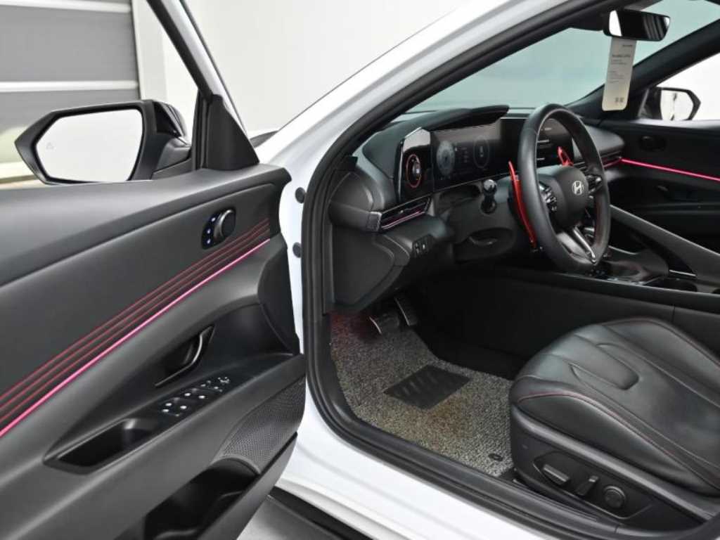 HYUNDAI Avante - Vista 11