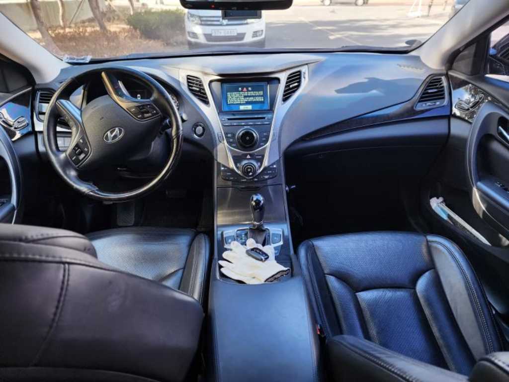 HYUNDAI Grandeur - Vista 6