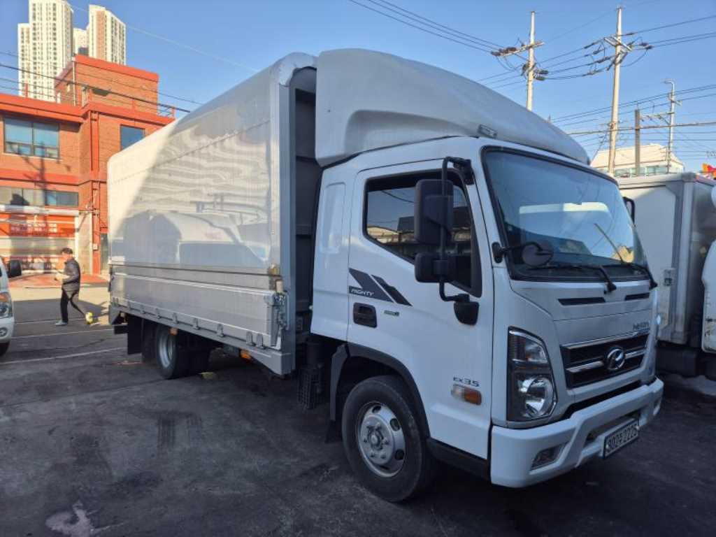 medium and large cargo truck - Vista 3