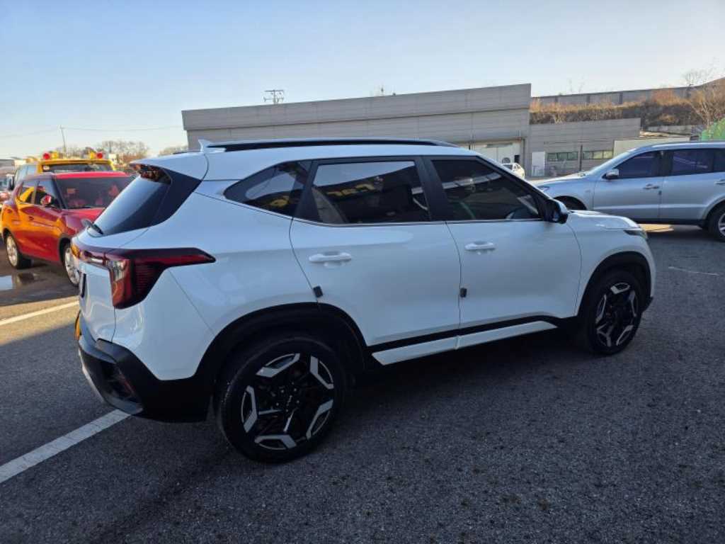 KIA Seltos - Vista 4