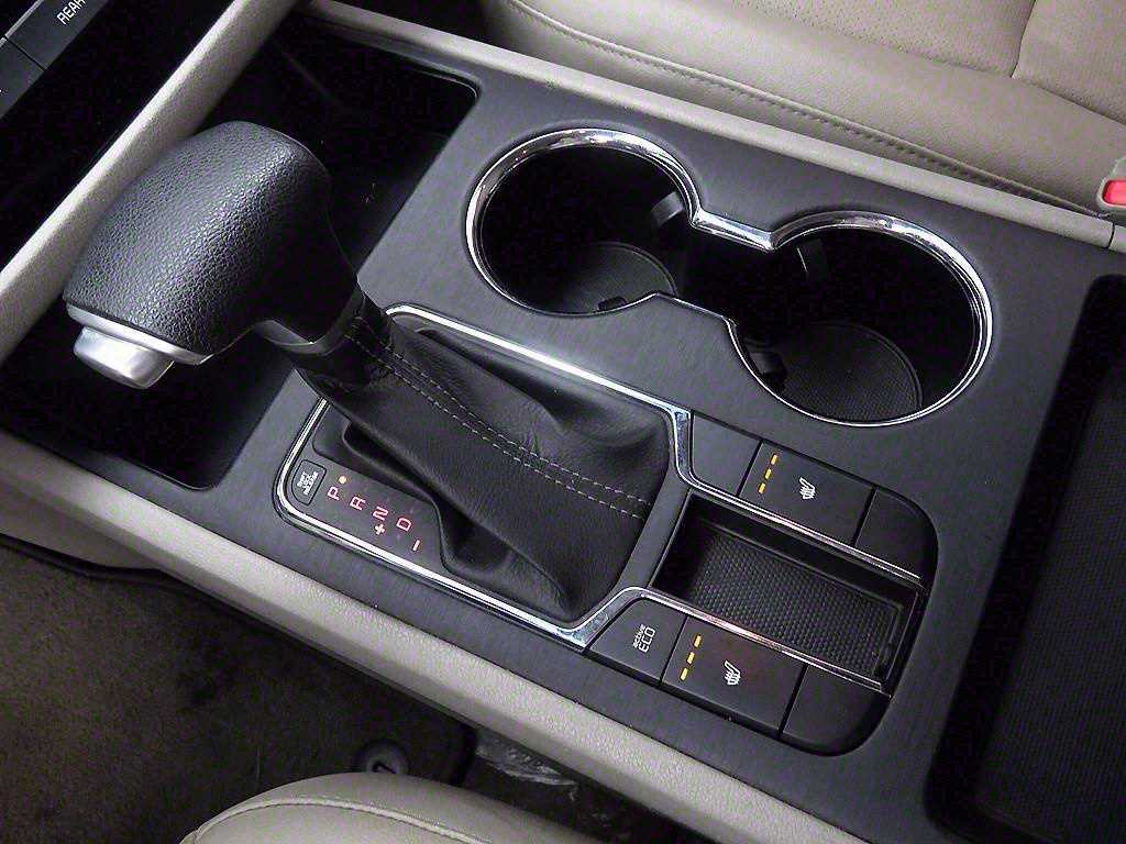 KIA Carnival - Vista 12