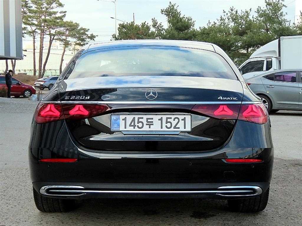 Mercedes Benz E class - Vista 4