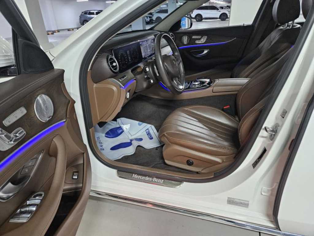 Mercedes Benz E class - Vista 10