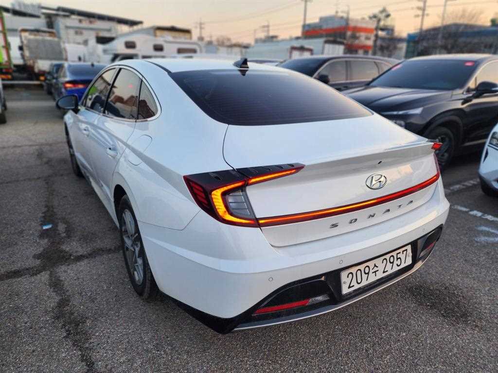 HYUNDAI Sonata - Vista 3