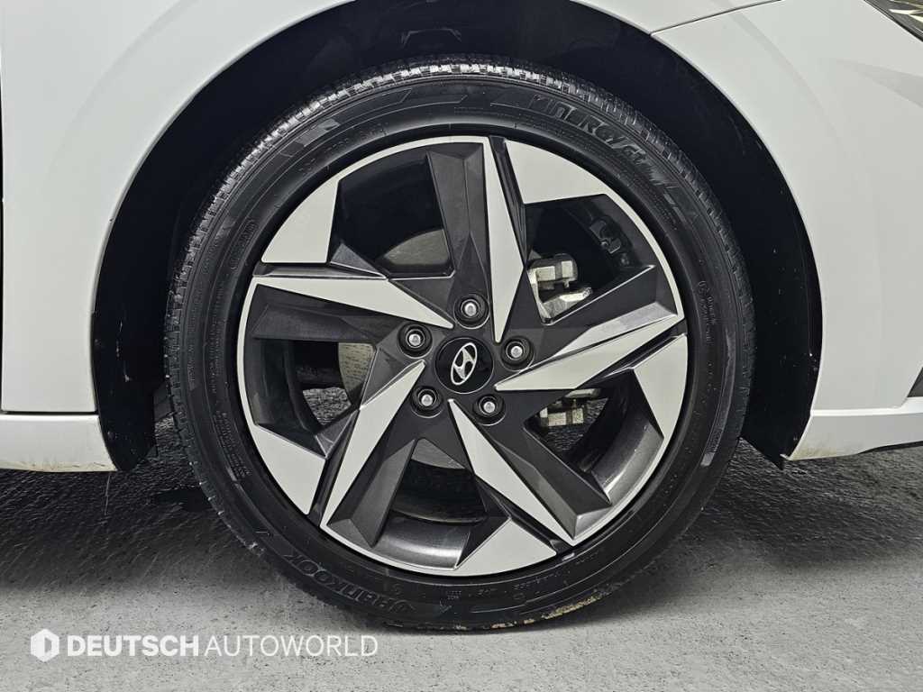 HYUNDAI Avante - Vista 5