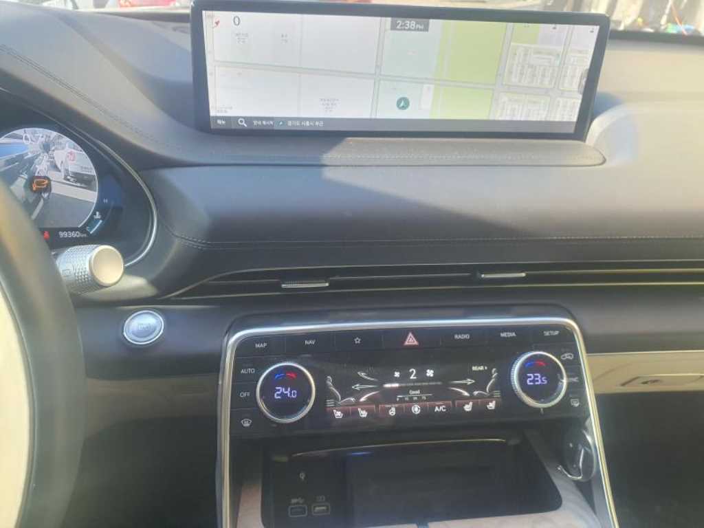 Genesis GV80 - Vista 9