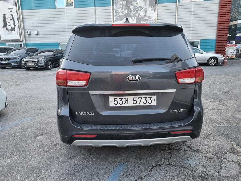 KIA Carnival - Vista 4