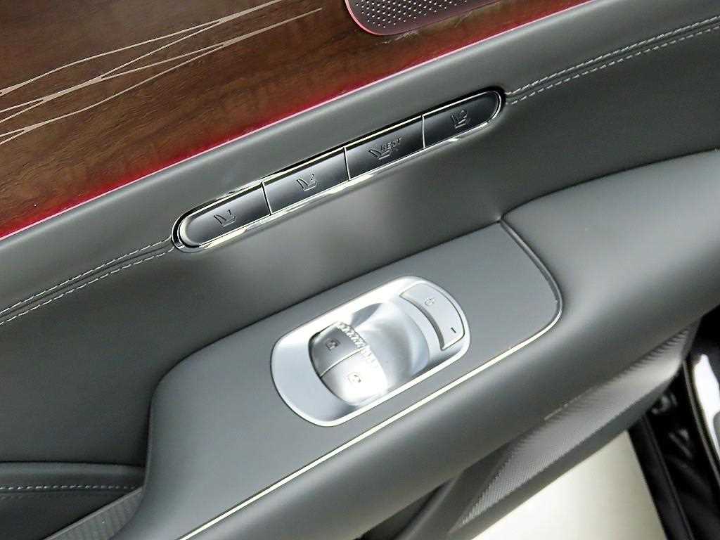 Genesis G90 - Vista 12