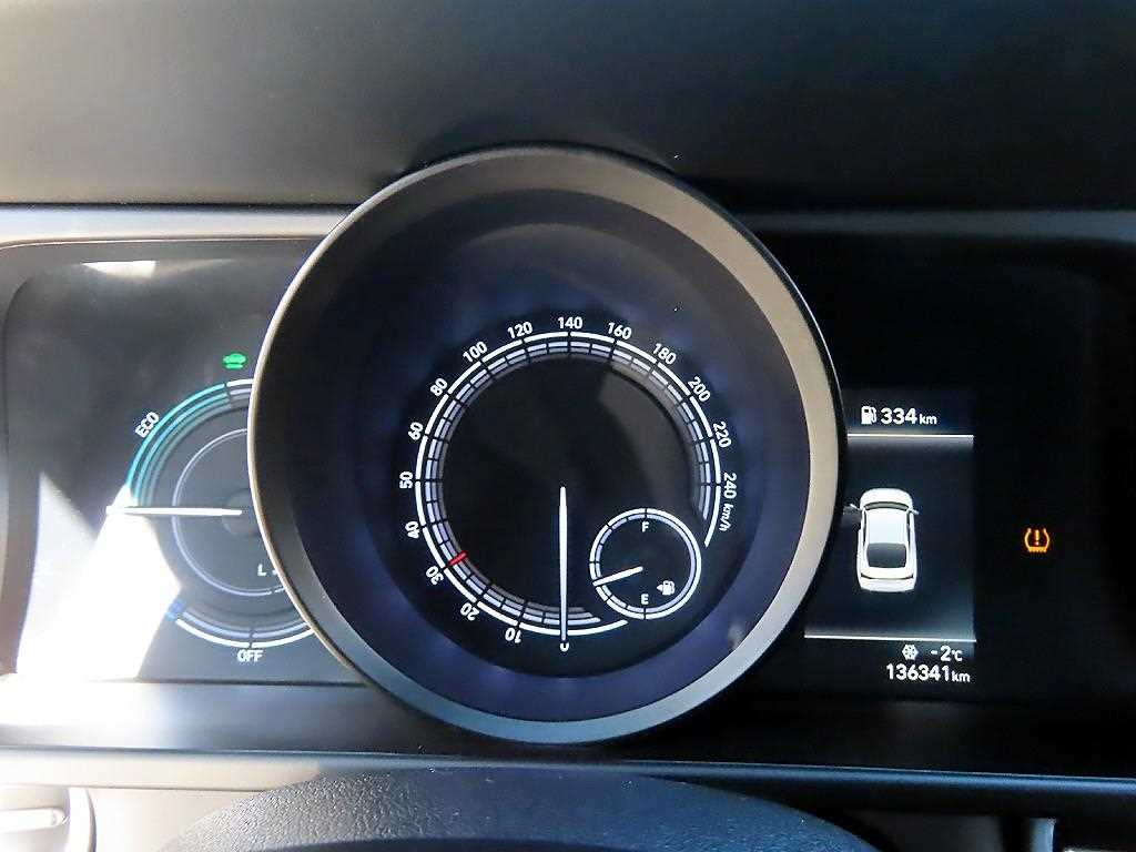 HYUNDAI Avante - Vista 9