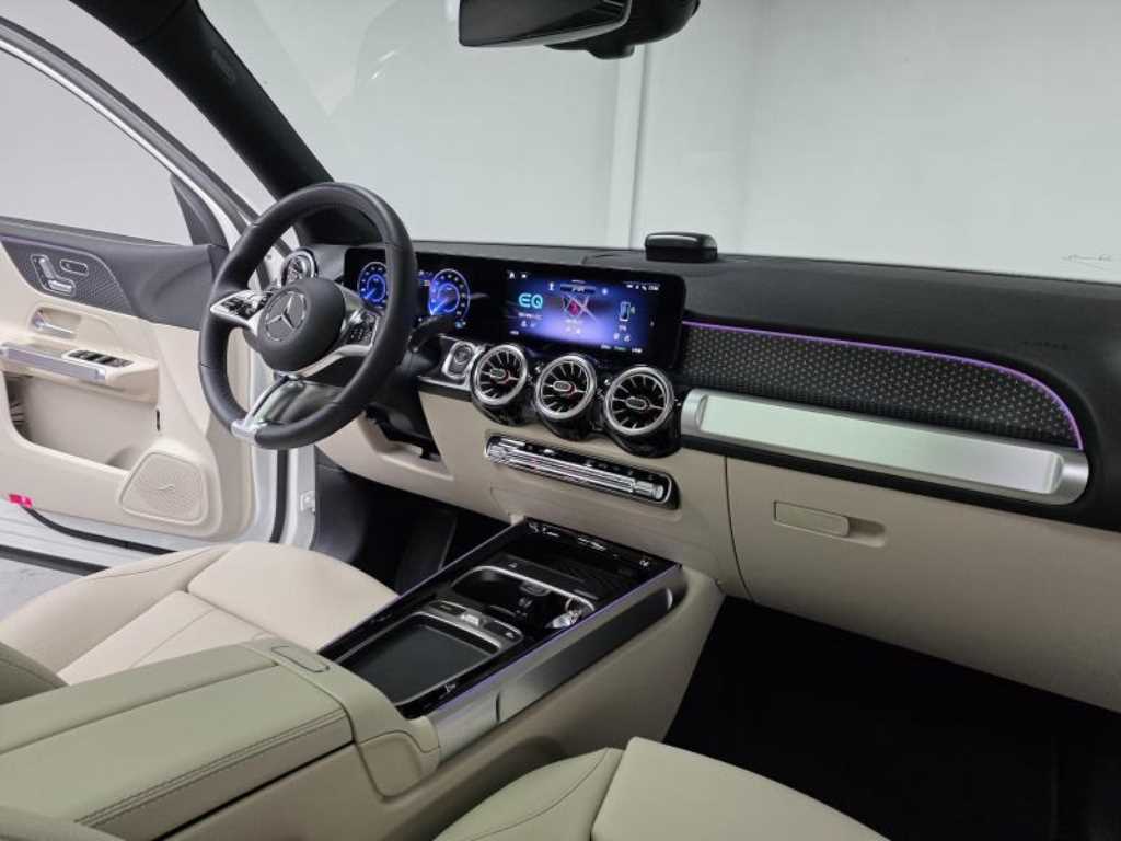 Mercedes Benz EQB - Vista 6