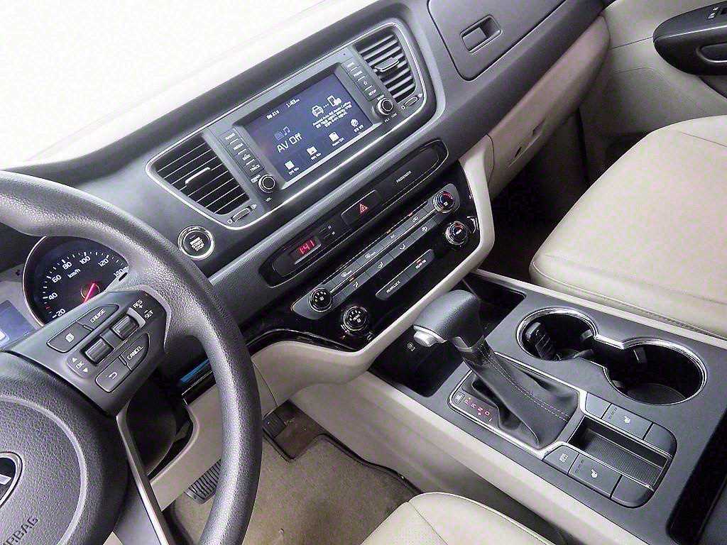 KIA Carnival - Vista 10