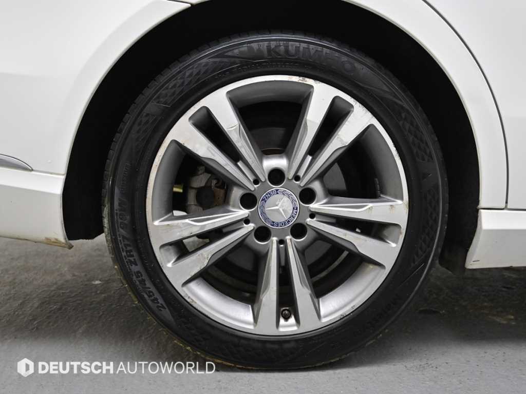 Mercedes Benz E class - Vista 5