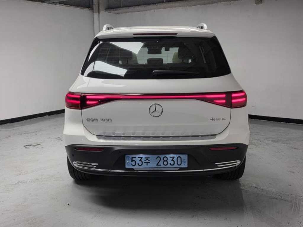 Mercedes Benz EQB - Vista 4