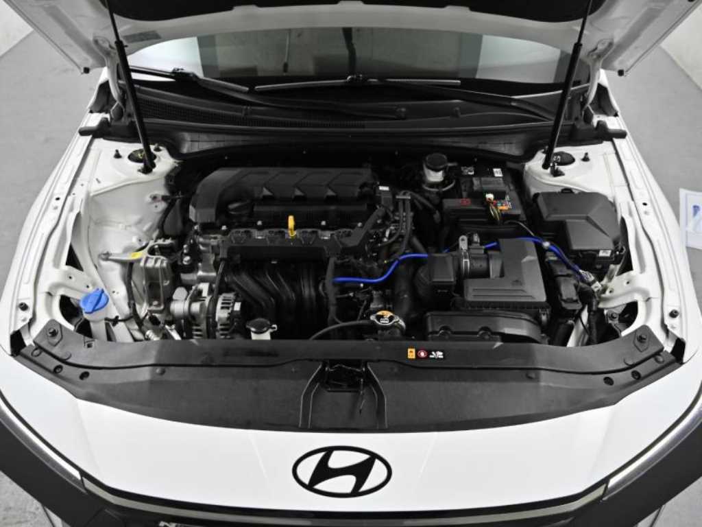 HYUNDAI Avante - Vista 6