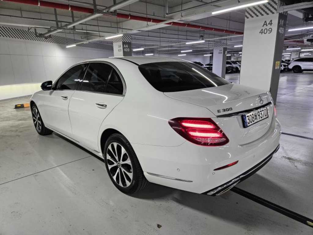 Mercedes Benz E class - Vista 4