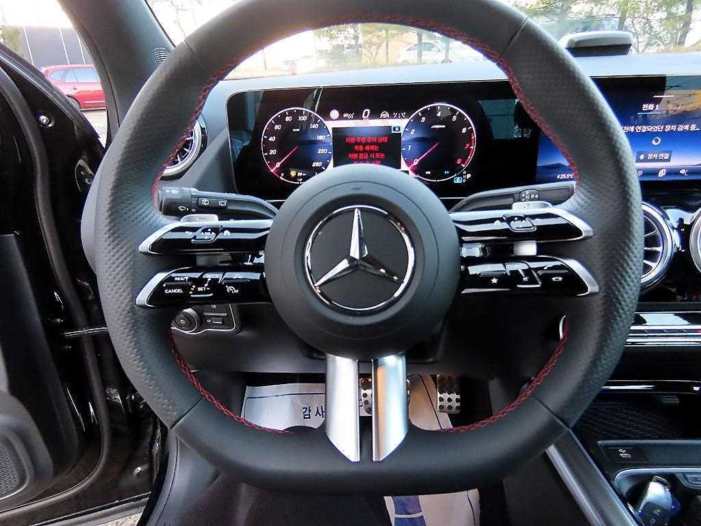 Mercedes Benz GLA Class - Vista 8