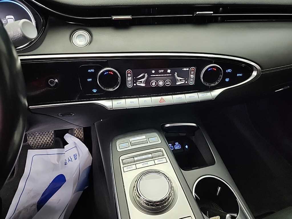 Genesis GV70 - Vista 10