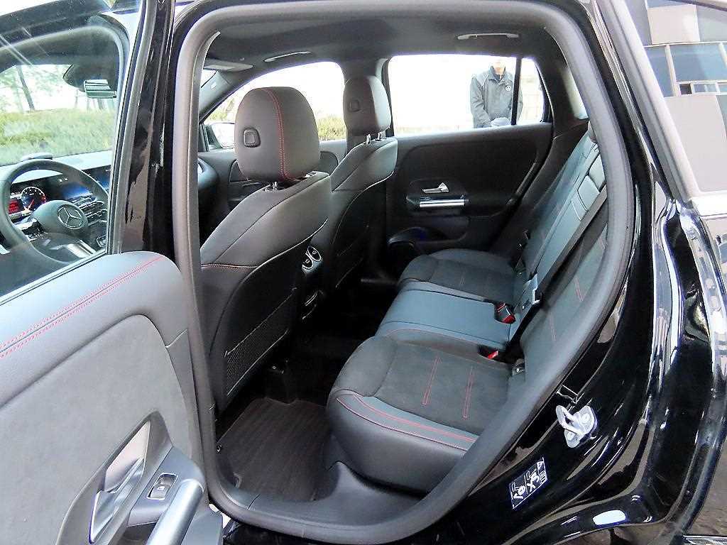 Mercedes Benz GLA Class - Vista 6