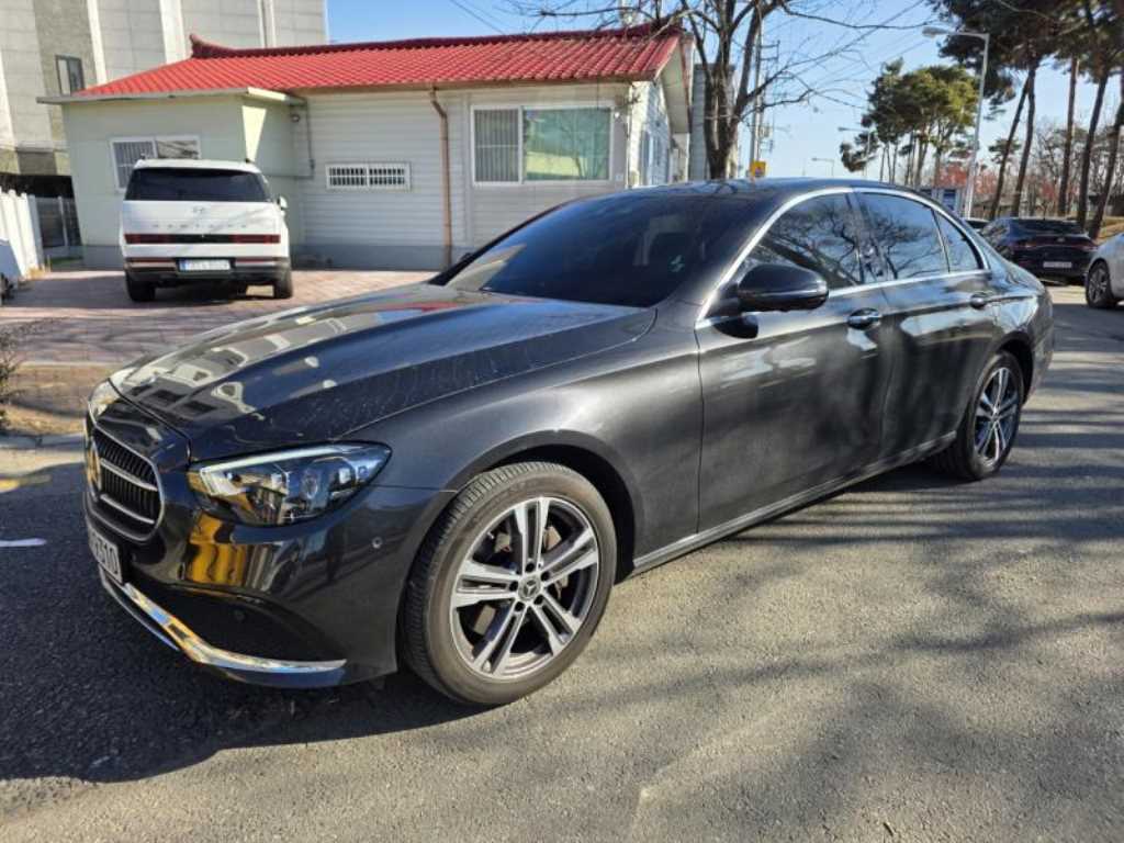 Mercedes Benz E class - Vista 4