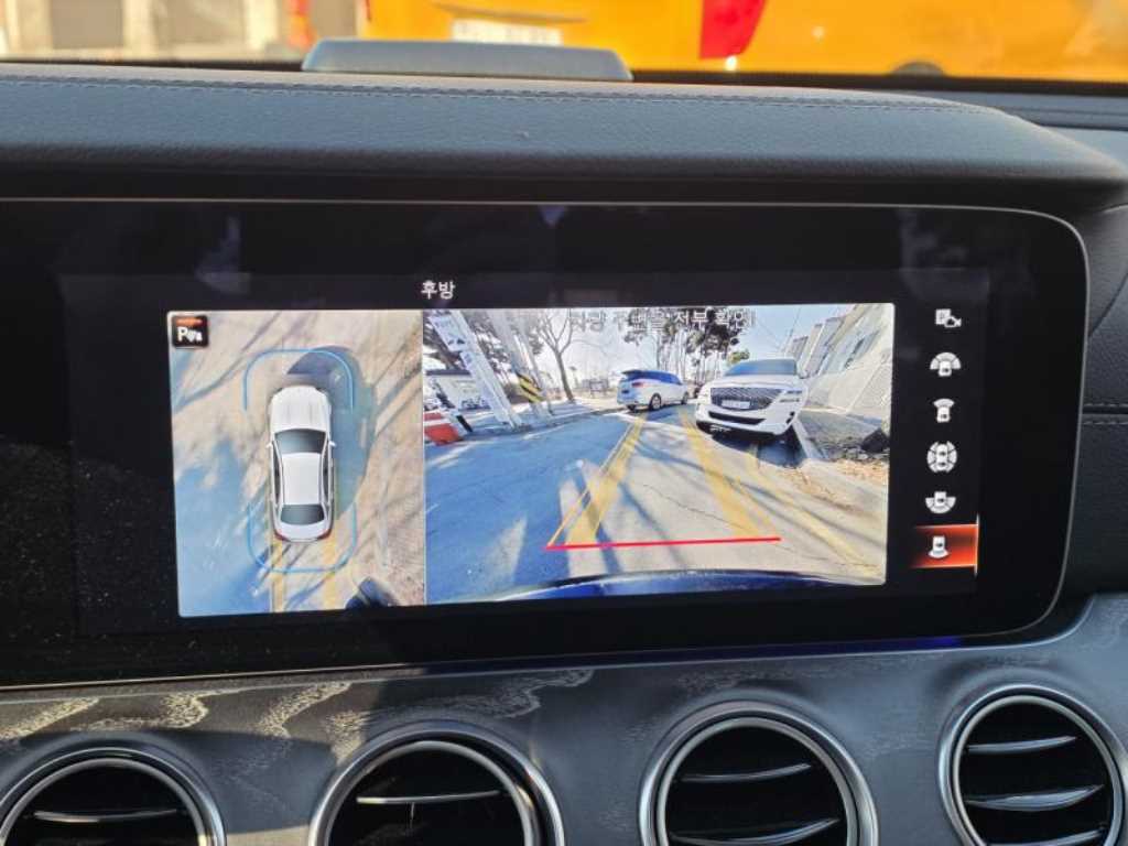 Mercedes Benz E class - Vista 12