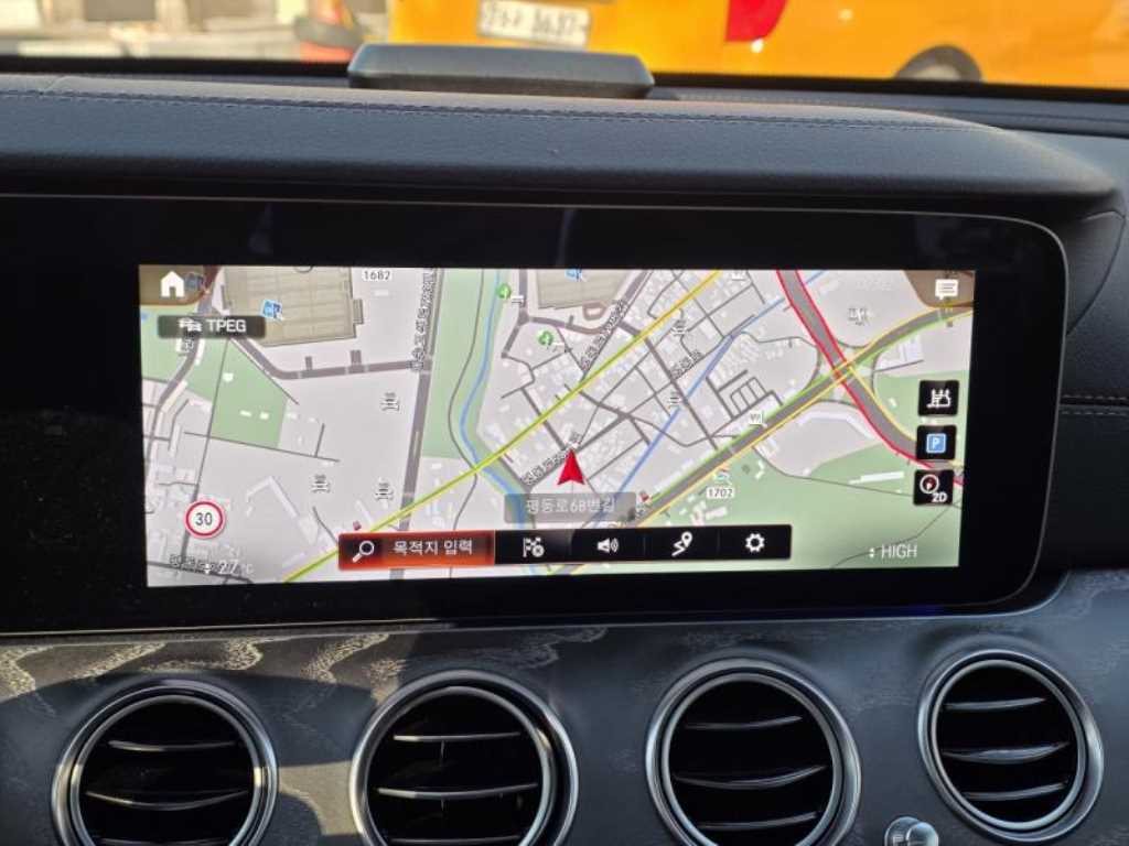 Mercedes Benz E class - Vista 11