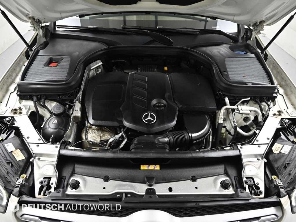 Mercedes Benz GLC Class - Vista 5