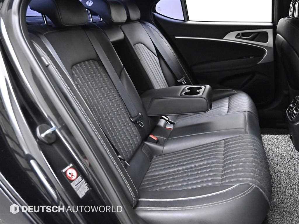 Genesis G70 - Vista 12