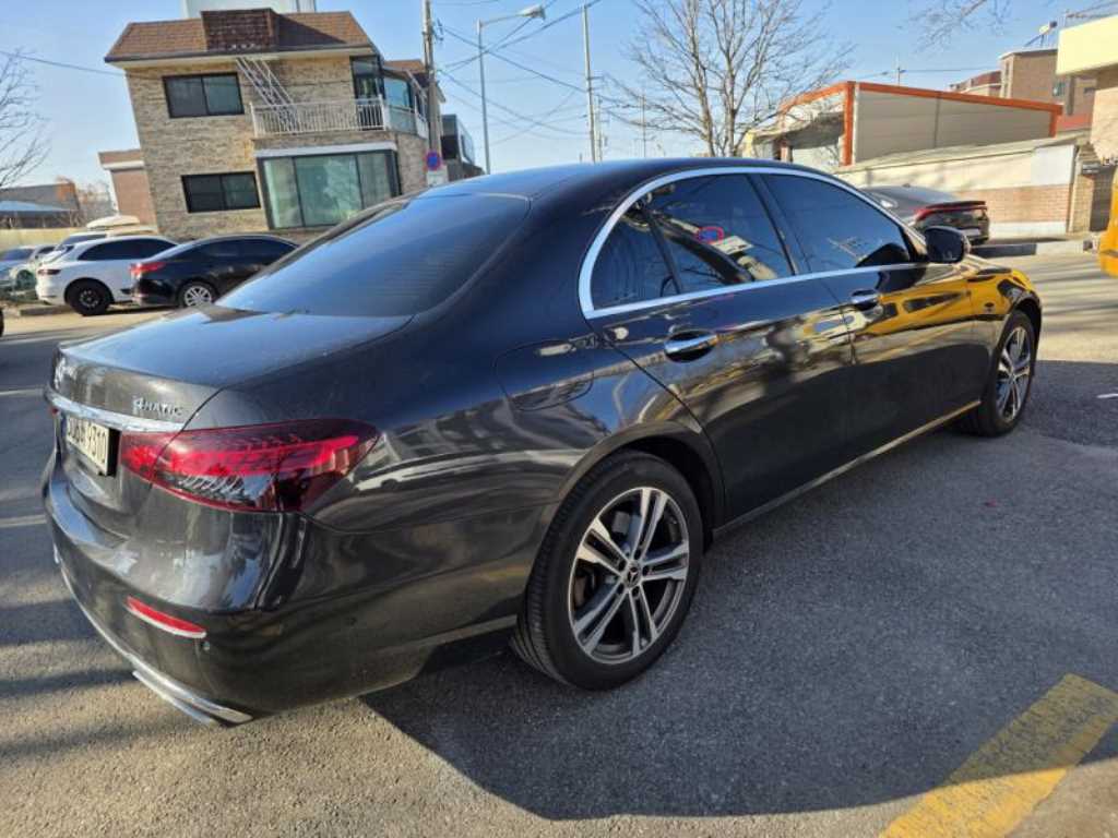 Mercedes Benz E class - Vista 5