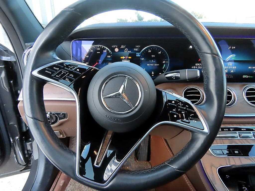 Mercedes Benz E class - Vista 8