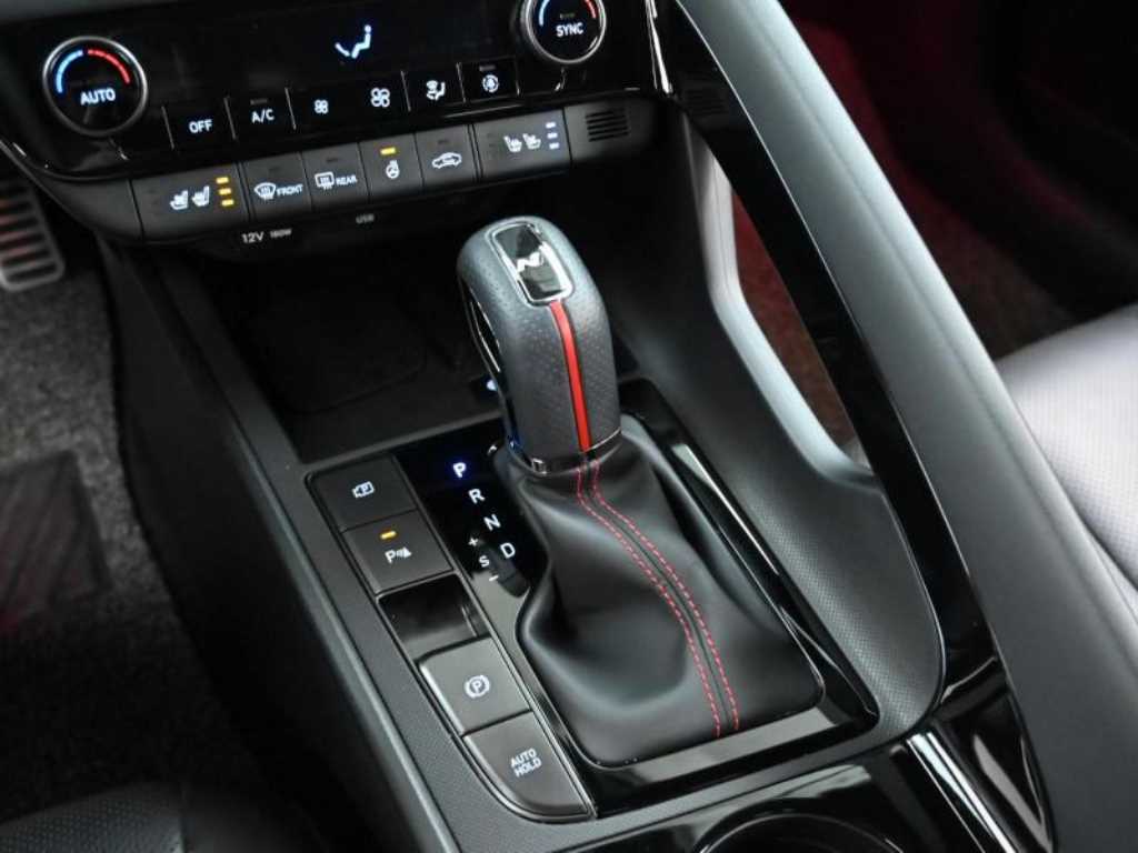 HYUNDAI Avante - Vista 9