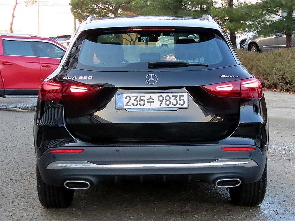 Mercedes Benz GLA Class - Vista 4