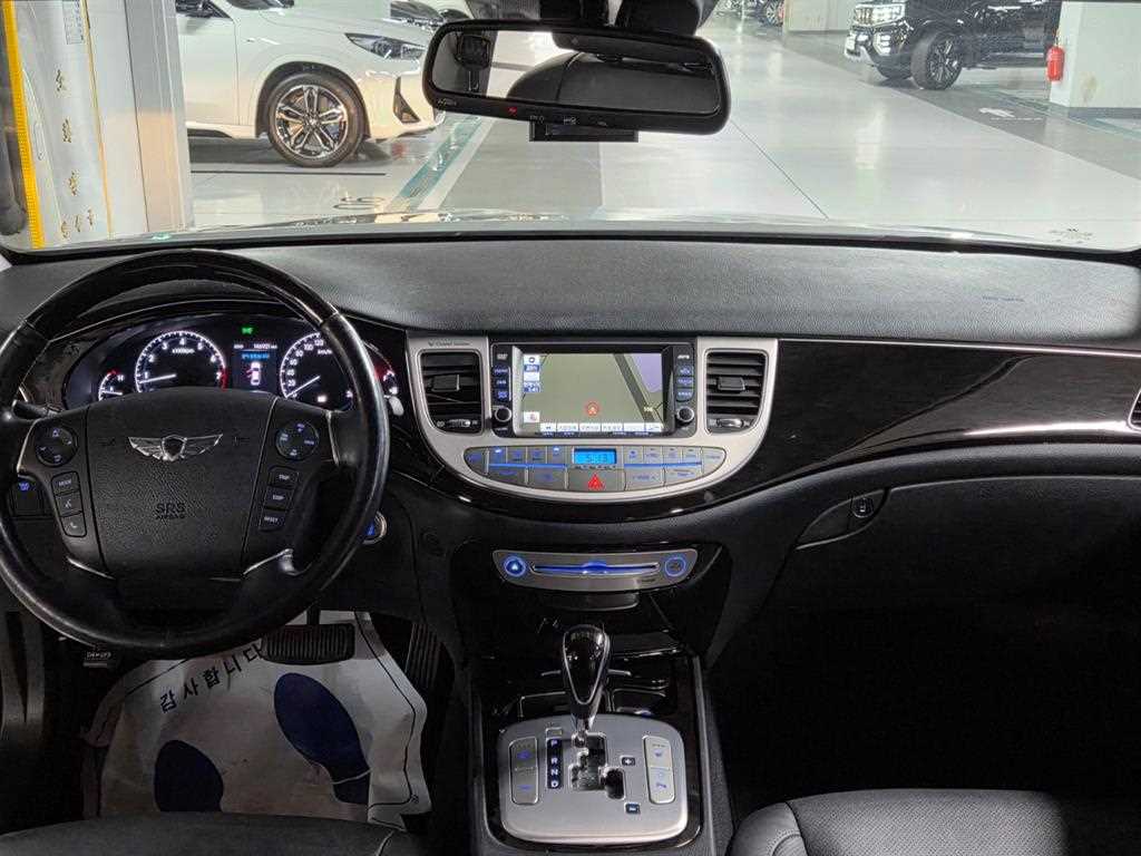 HYUNDAI Genesis - Vista 7