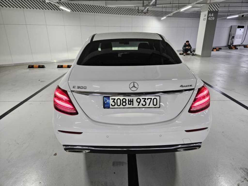 Mercedes Benz E class - Vista 5