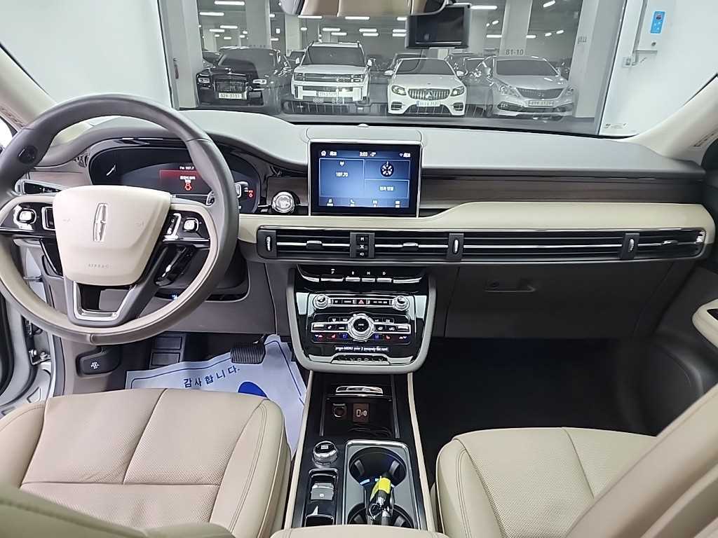 Lincoln Corsair - Vista 7