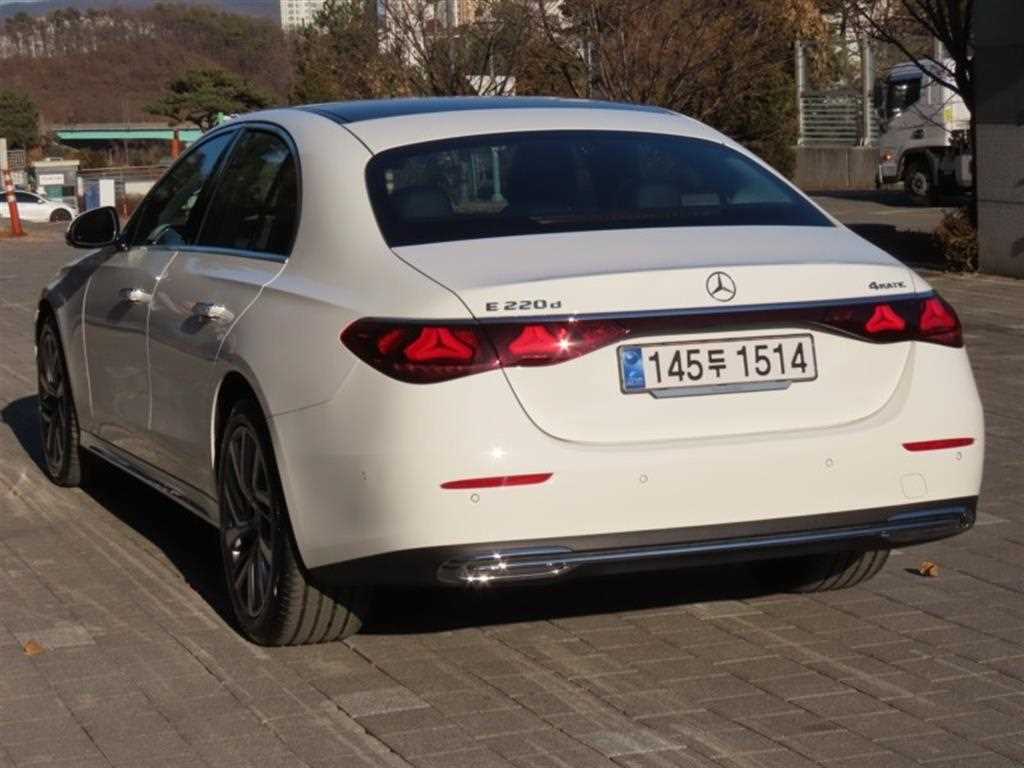 Mercedes Benz E class - Vista 4